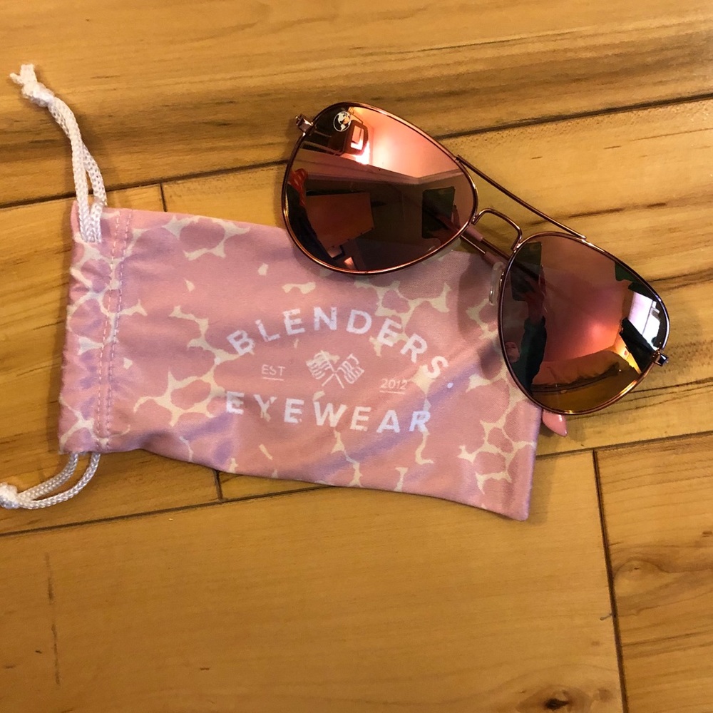 Blenders rose gold mirror aviators